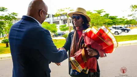"Estou muito entusiasmada por estar em Angola para interagir com os jovens e historiadores”